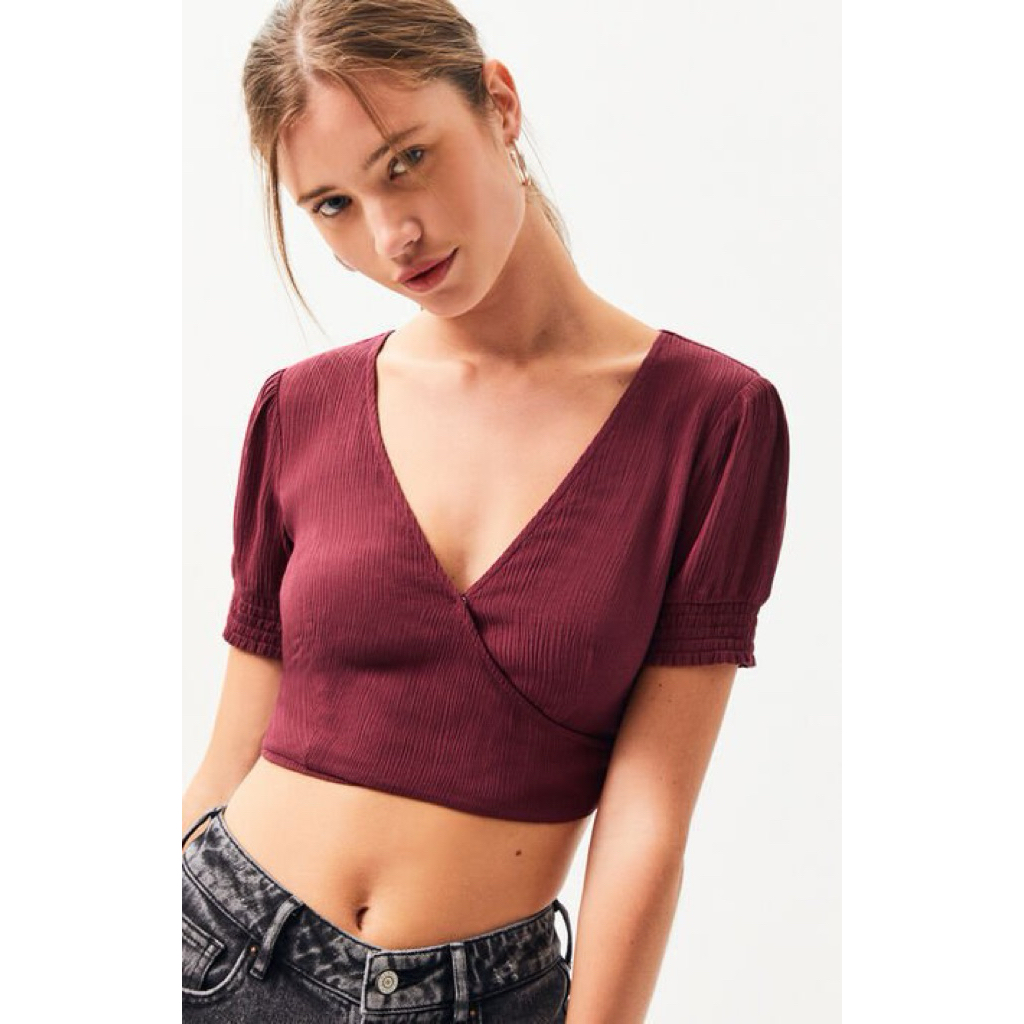 Pacsun เสื้อครอปแขนกุดคอวี