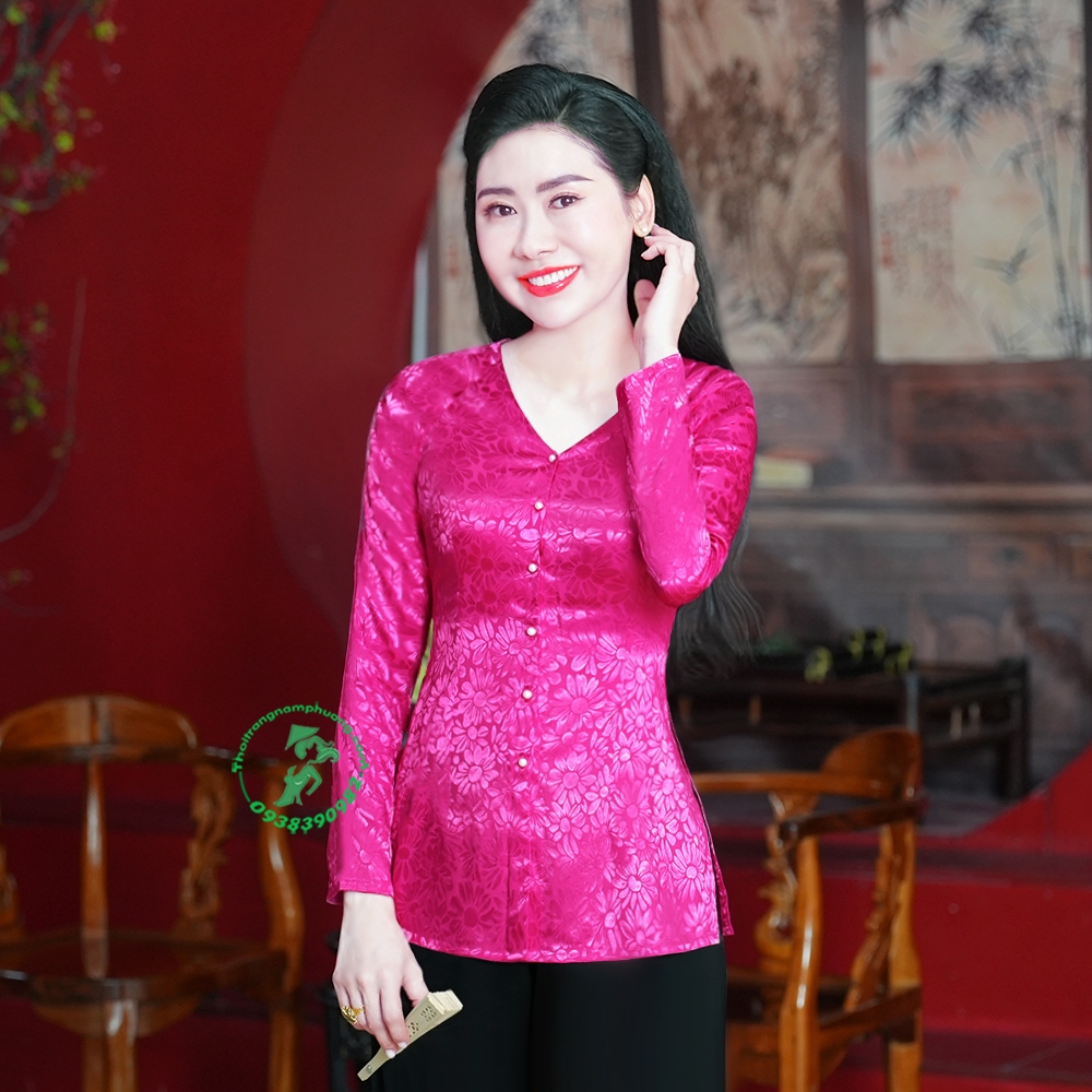 เสื้อเชิ้ตผ้าผ้าไหมผู้หญิงสีชมพูกลีบบัวดอกเบญจมาศคอลูกเรือ GNP172T