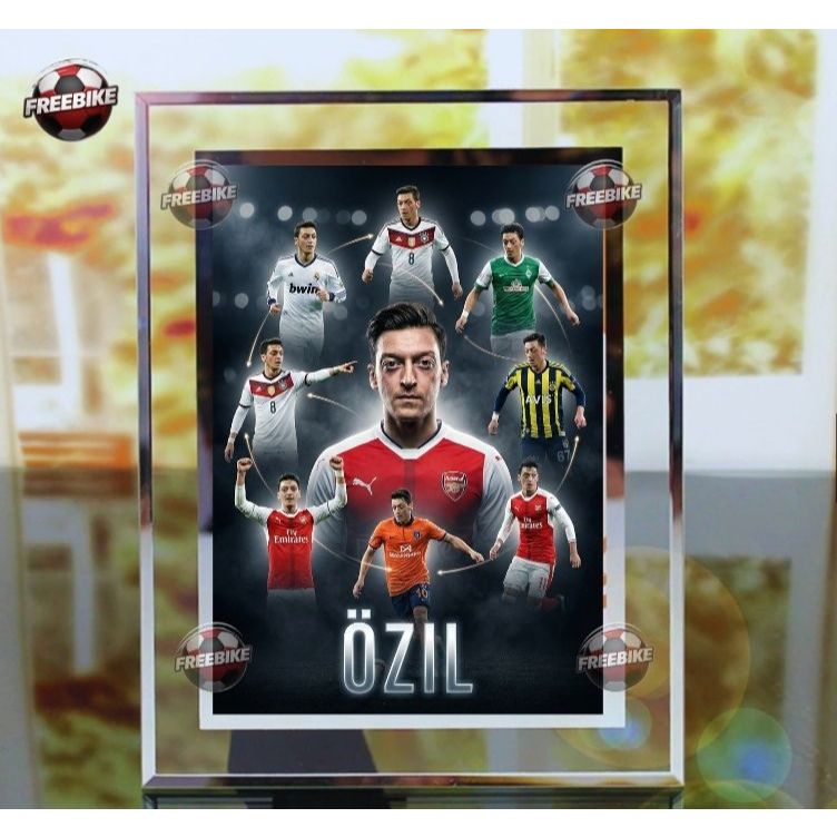 กรอบรูปโปสเตอร์ MESUT OZIL พร้อมกระจกคริสตัลคุณภาพสูง รุ่น 2
