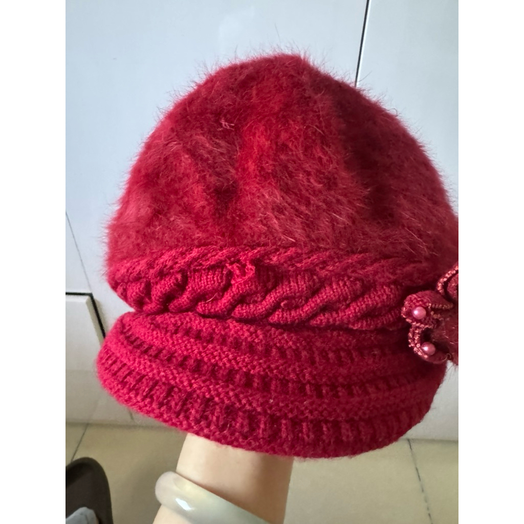 LIQUIDATION OF RED RABBIT FUR WOOL HATS