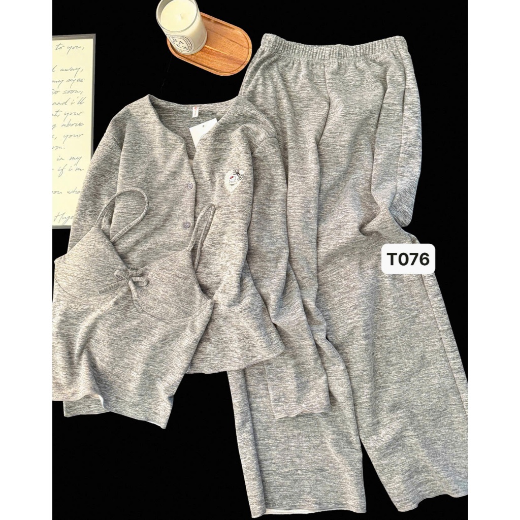 ชุด 3 ชิ้น ao dai + กางเกง + เสื้อคล้องคอปักลายคิตตี้