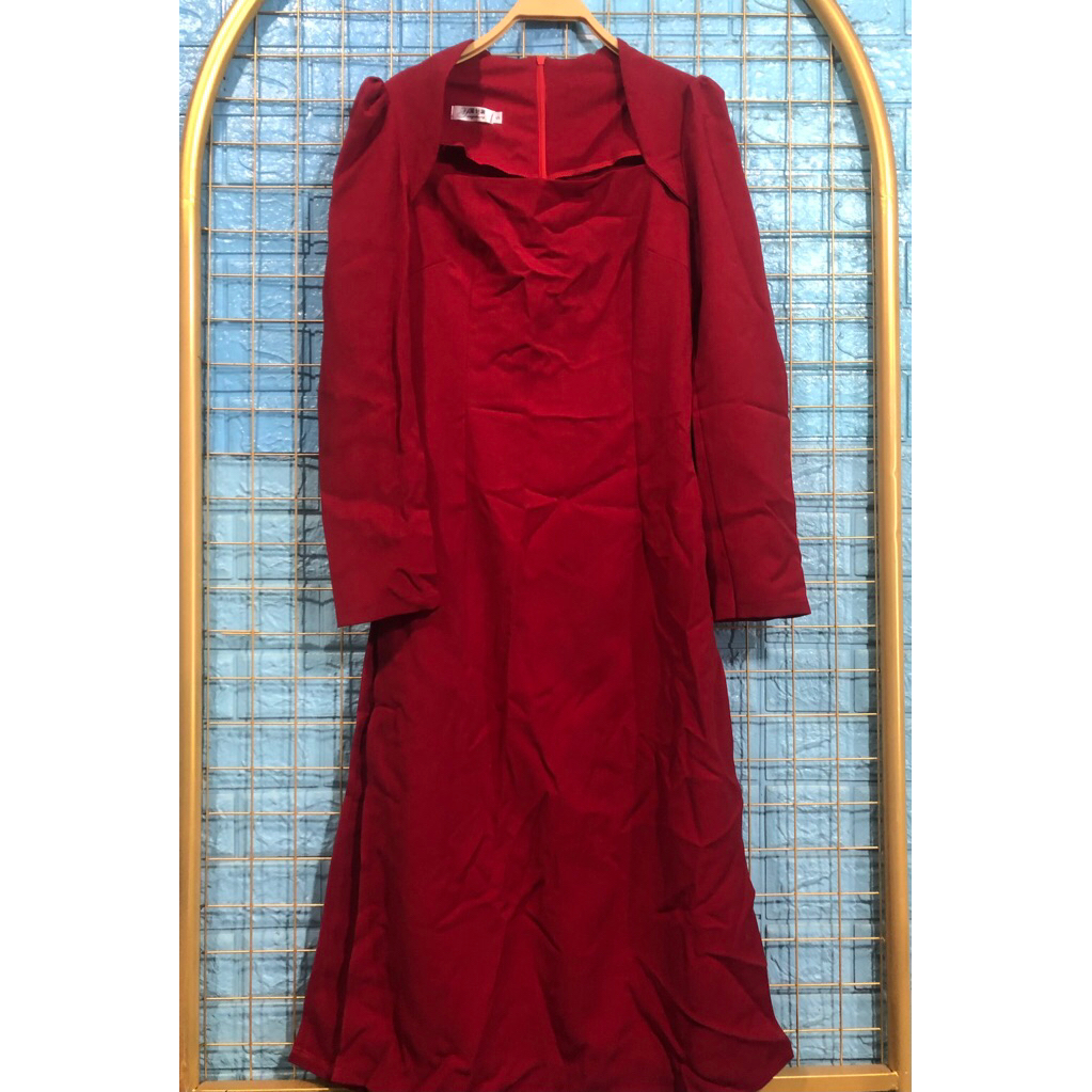 < Bust88,eo70> เดรสสีแดงดีไซน์รถไฟ (13)