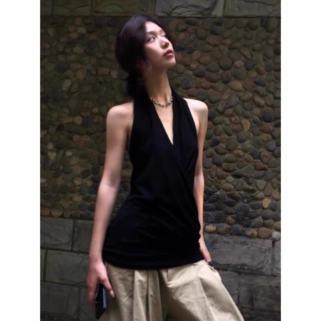 เสื้อเว้าหลังคอวีสีดําเซ็กซี่_ เสื้อดีไซน์เนอร์