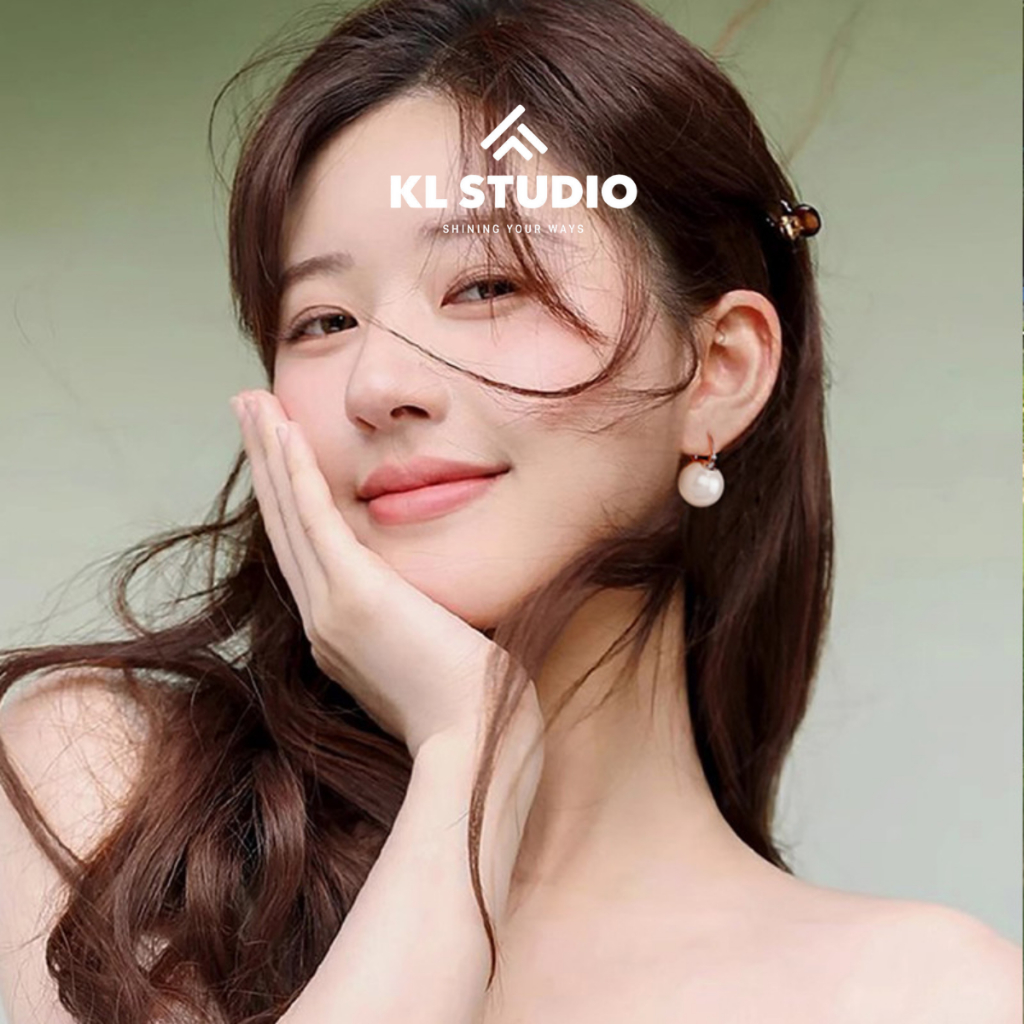 KL.STUDIO ต่างหูมุก ขนาด 14 มม. พร้อมตะขอหรูหรา - E239