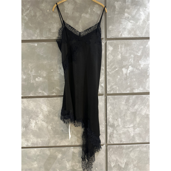 เสื้อคล้องคอลูกไม้ข้าง 1870